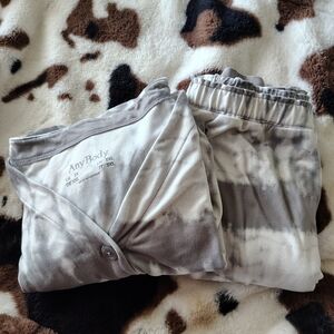 AnyBody Gray and White Tie-Dye Lounge Set